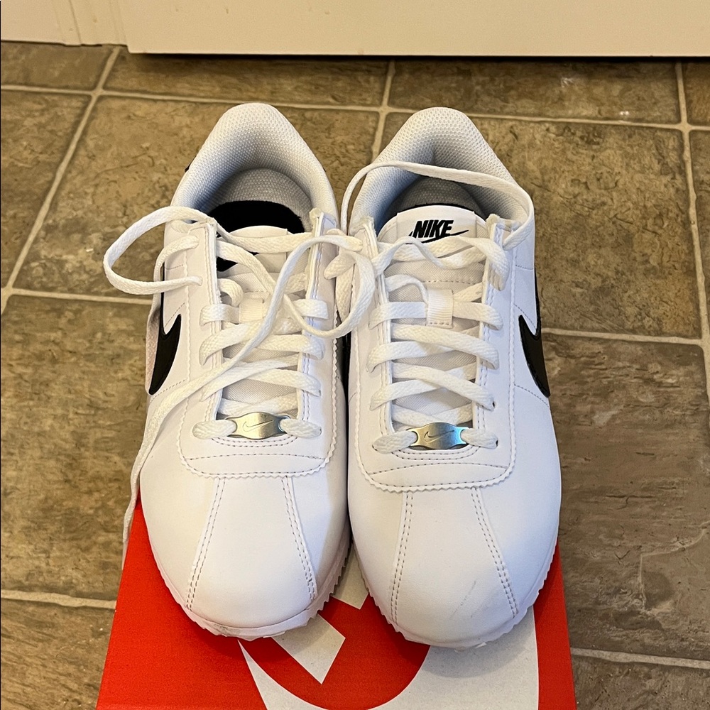 Nike White Leather Sneakers with Black Swoosh